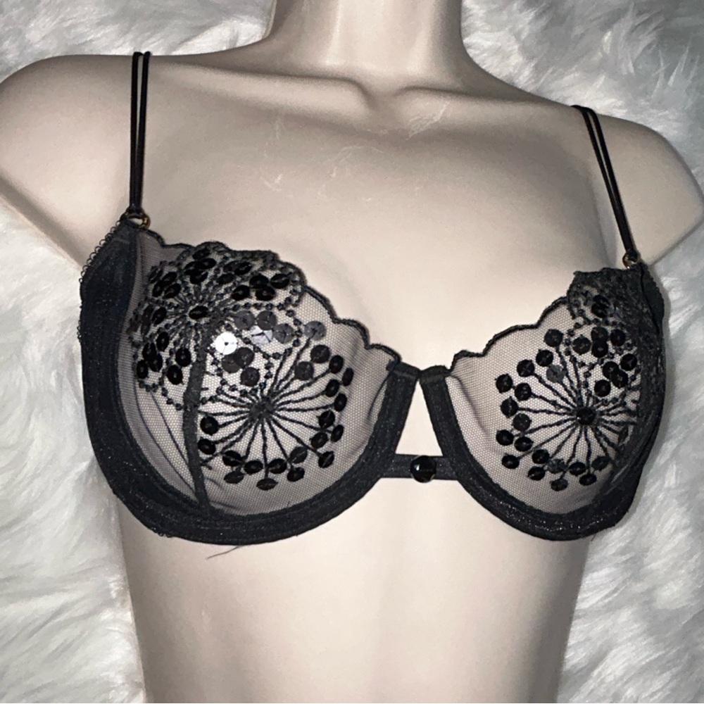 Victoria's Secret Very Sexy Sheer Embroidered Bra‎